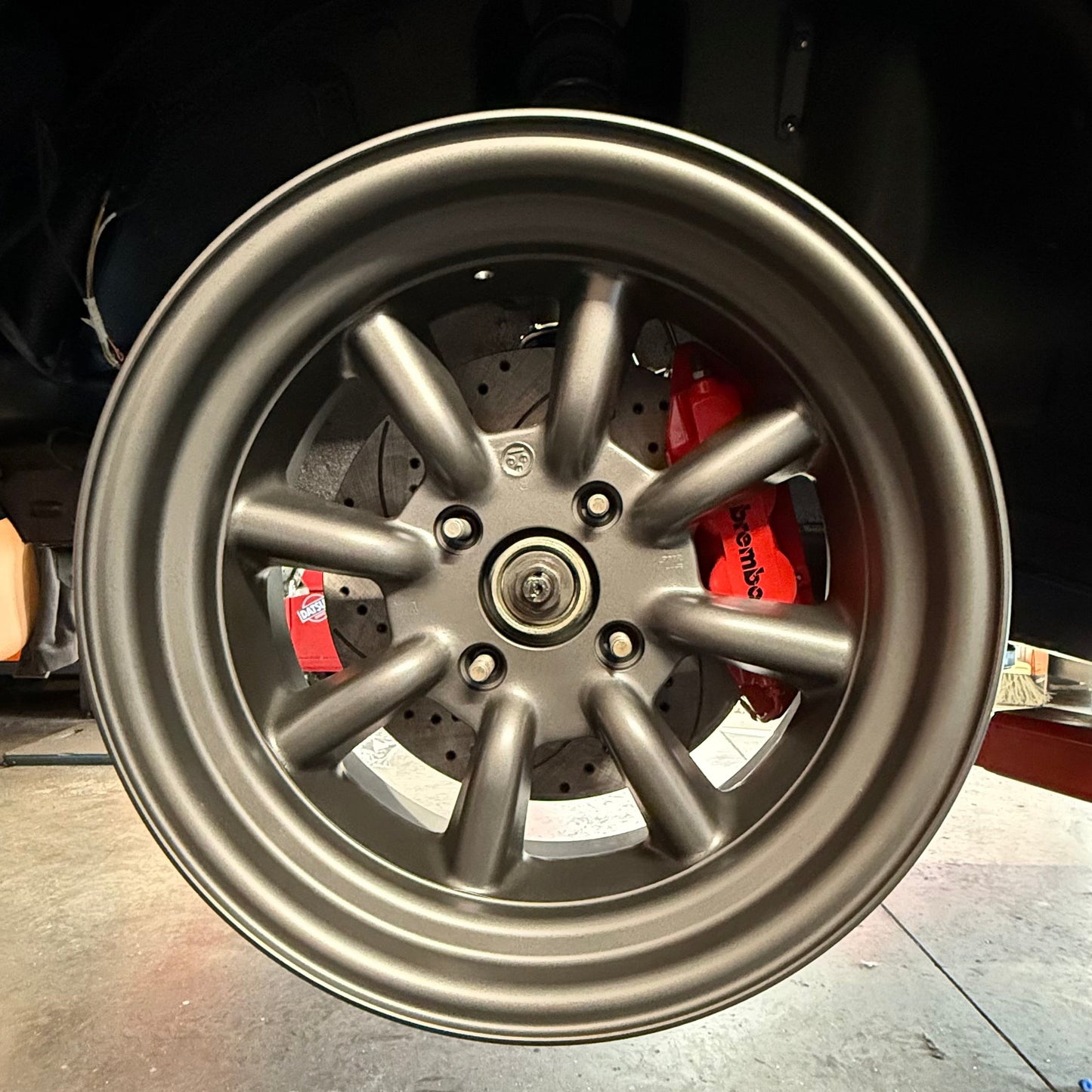 Brembo BBK - 305mm vented discs